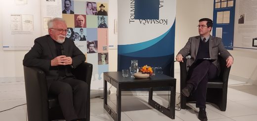 Silvester Gaberšček in Matej Kavčič med pogovorom v Knjižnici Tolmin